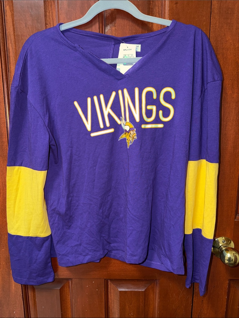 Official NFL Team AppWomen’s Purple and Gold Vikings Long Sleeve Top  NWT